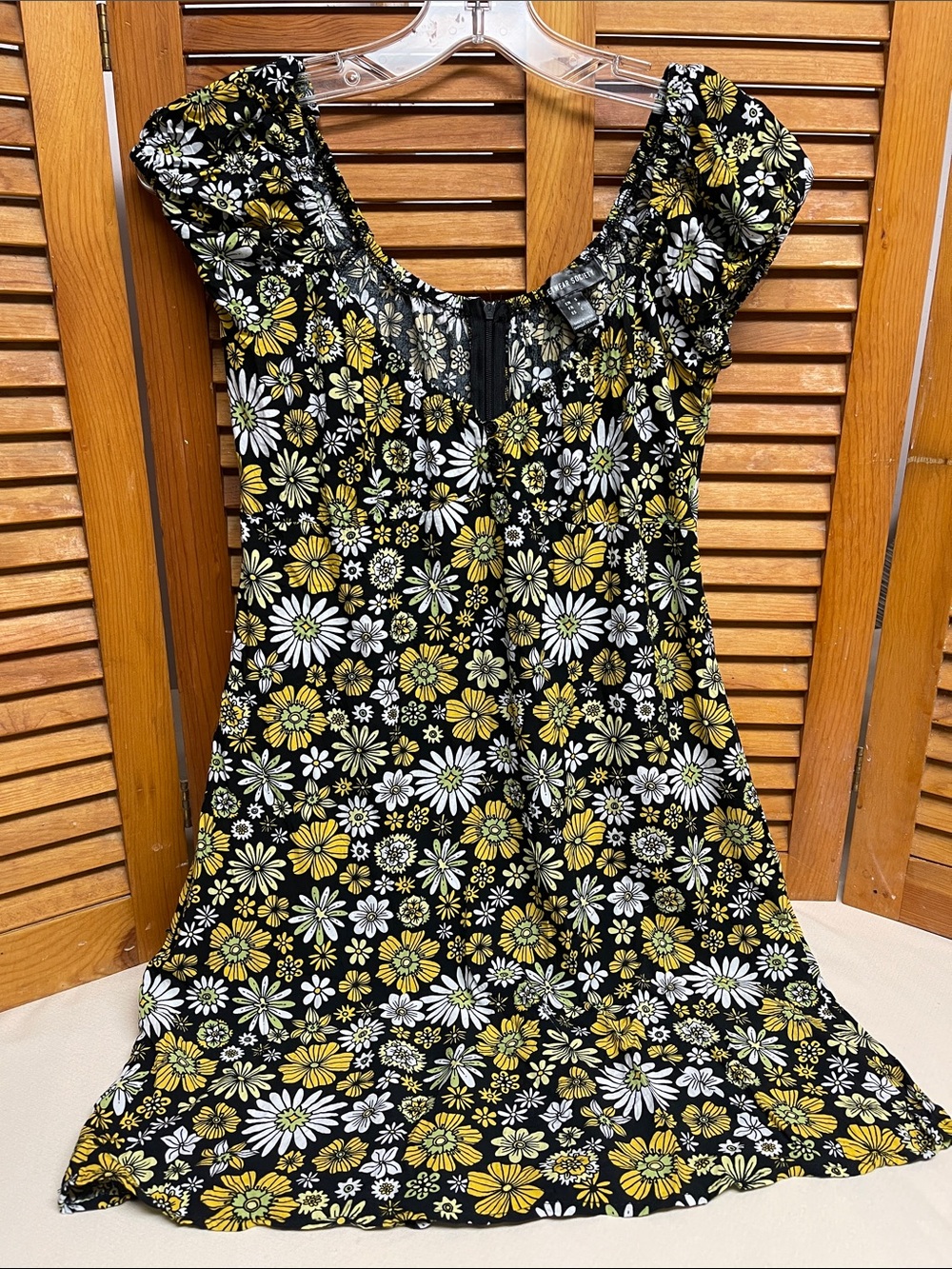 Streetwear Society Black Floral Dress with Yellow & White Daisies